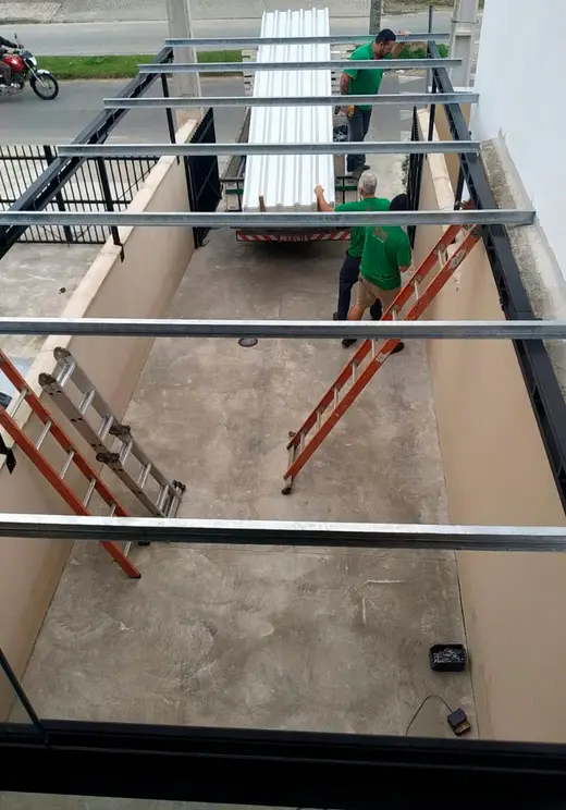 Cobertura metálica residencial